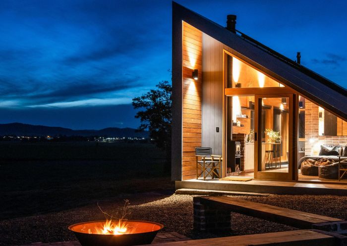 Gawthorne's Hut in Mudgee's night sky, Buckaroo