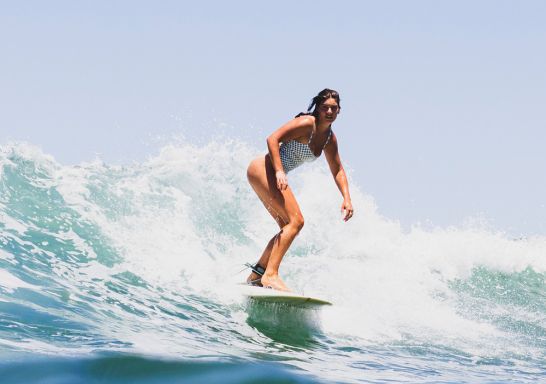 Surfer riding a wave, Bilgola Beach